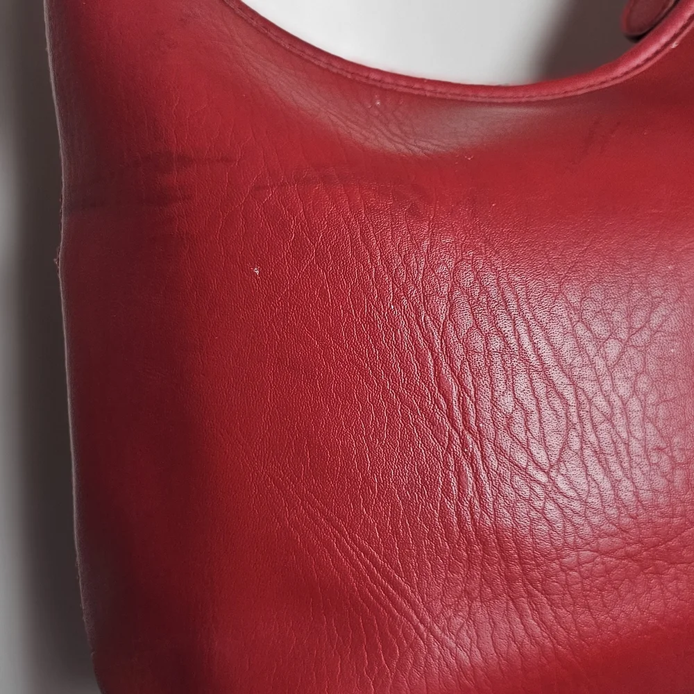 Vintage Coach Soho Red Leather Baguette / Hobo Bag (No. L4C-9956) - Picture 5 of 16